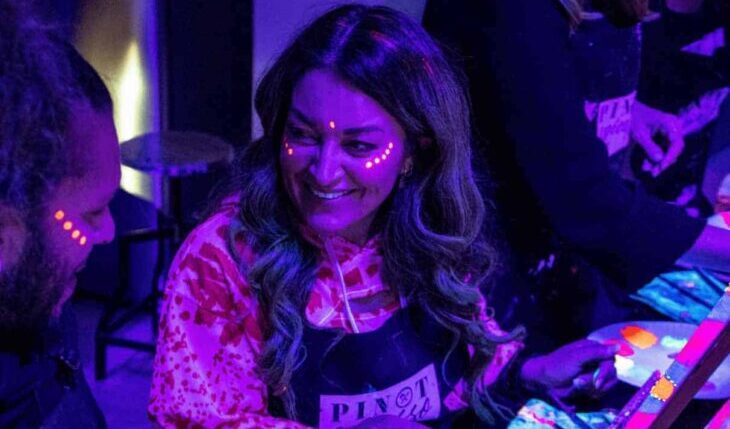 Neon Nights: Van Glow – Paint & Sip