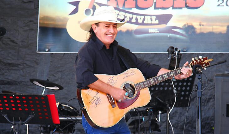 Live Music with Dale Hooper at The Pub