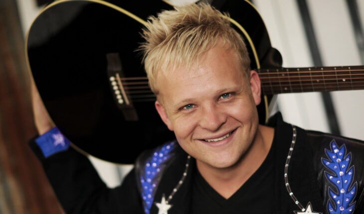 Live Music with Ryan Sampson at Joe Maguires