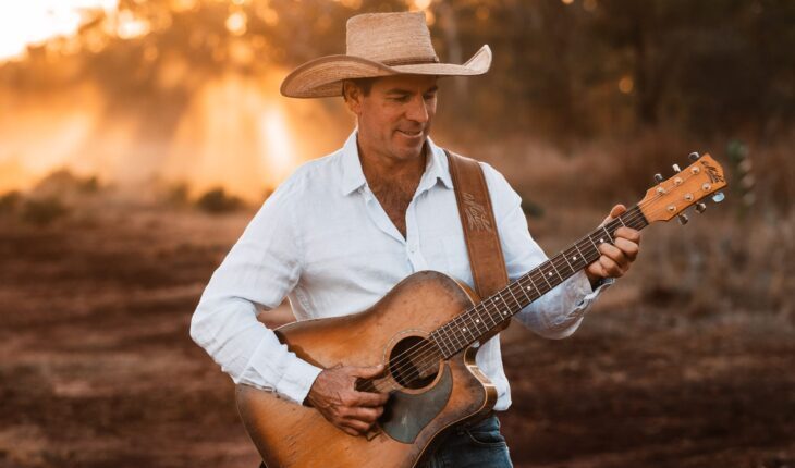 Tom Curtain in Concert