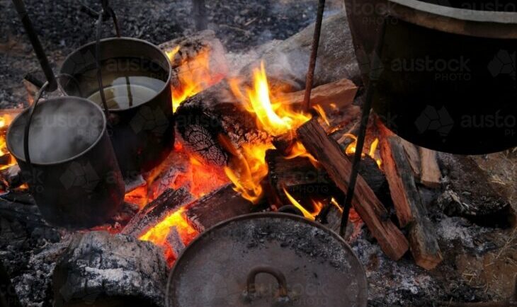 boiling-the-billy-over-a-camp-fire-austockphoto-000074823